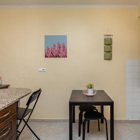 Cozy One Bedroom Apt In Historic Location - Carmo 리스본 외부 사진