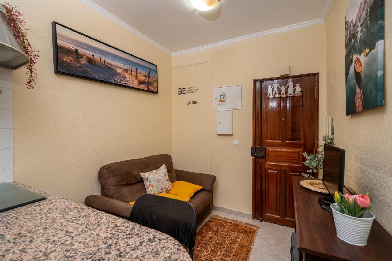 Cozy One Bedroom Apt In Historic Location - Carmo 리스본 외부 사진