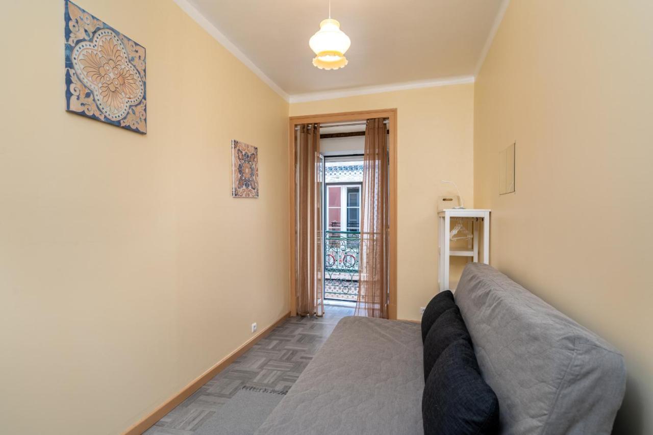 Cozy One Bedroom Apt In Historic Location - Carmo 리스본 외부 사진